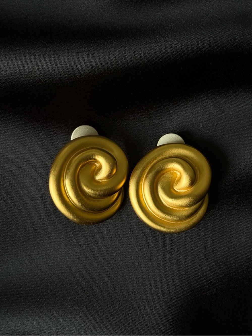 Vintage Gold Swirl Clip-On Earrings - Elegant Women Jewelry